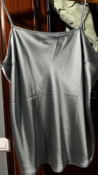 Top de satén gris