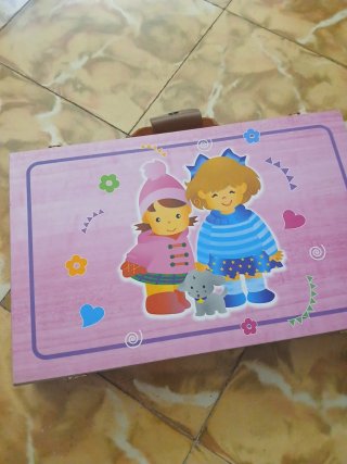 Caja de Colores y Material de Dibujo
