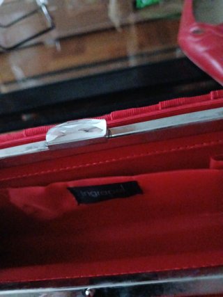 Zapatos y cartera rojos