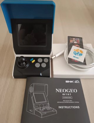 Neo Geo mini y mando