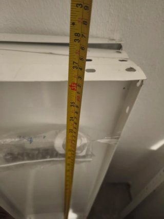 Estantería metálica blanca