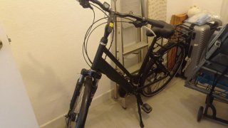 Bicicleta de paseo negra. Precio negociable