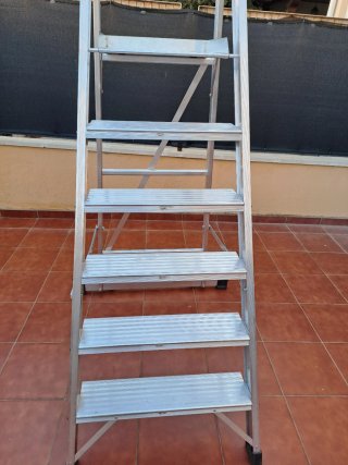 Escalera móvil 2XL con plataforma