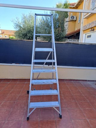 Escalera móvil 2XL con plataforma