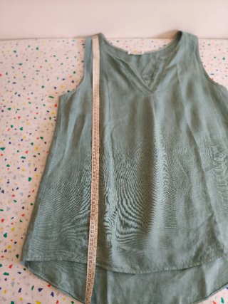 Blusa de lino verde sin mangas