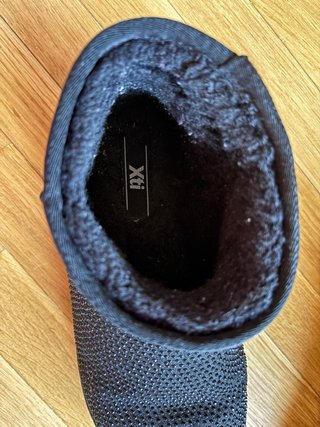 Botines negros para niña