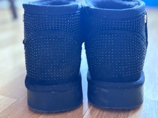 Botines negros para niña