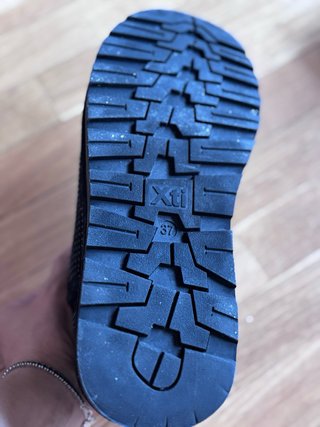 Botines negros para niña