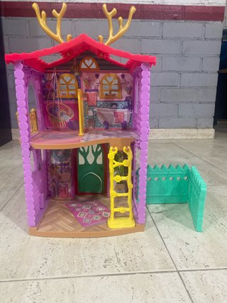 Casa de muñecas sin accesorios