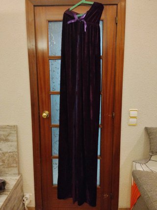 Capa Larga con Capucha