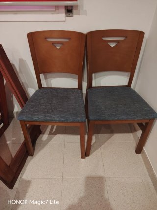 Set de 6 Sillas de Madera y Tela  10 euros/unidad