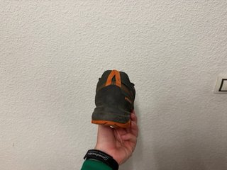 Zapatillas de montaña Millet verdes y naranjas