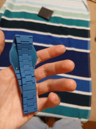 Reloj azul con un muy claro parecido a un ap