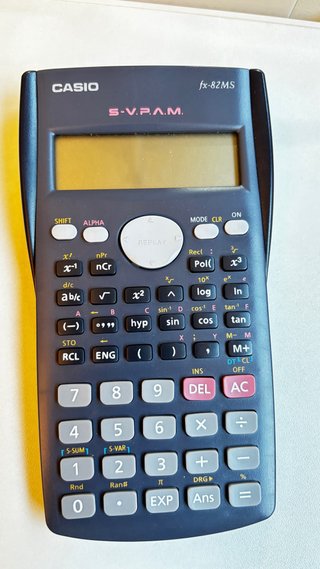 Calculadora Casio fx-82MS