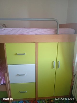 Dormitorio Tren con 3 Camas y Escritorio y mueble