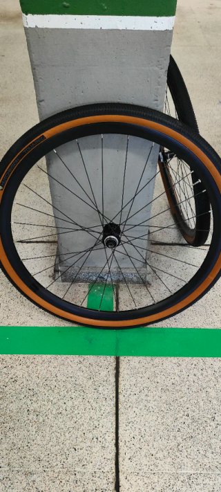 2 Ruedas Gravel Llanta 38