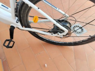 Bicicleta Eléctrica Urbana Blanca