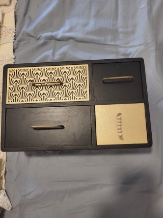 Organizador negro y dorado