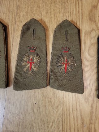 Hombreras militares bordadas
