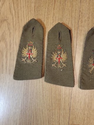 Hombreras militares bordadas