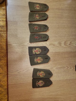 Hombreras militares bordadas