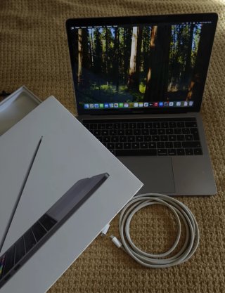 MacBook Pro 13" 2019 i5 8GB 256GB SSD Touch Bar