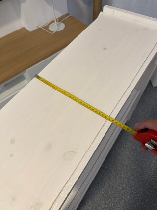 Estantería de madera blanca