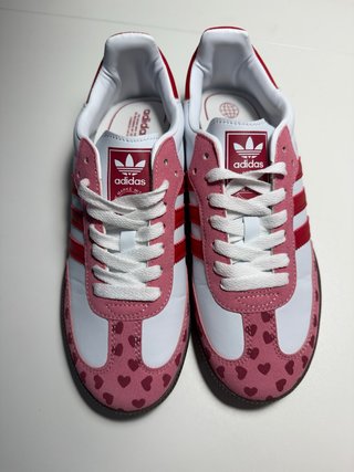 Adidas Samba rosa con cuoricini rossi