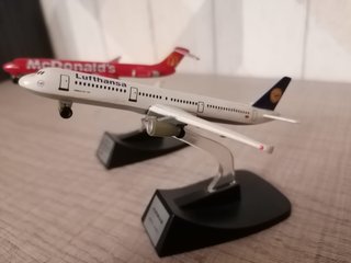 2 Aviones Maqueta McDonald's y Airbus