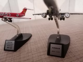2 Aviones Maqueta McDonald's y Airbus