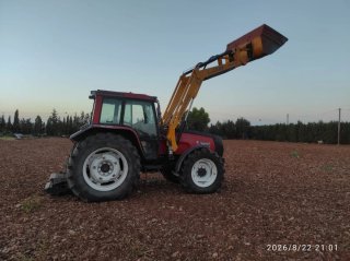 Tractor Valtra con Pala Cargadora