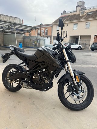 Moto Vogue 125R Negra Naked