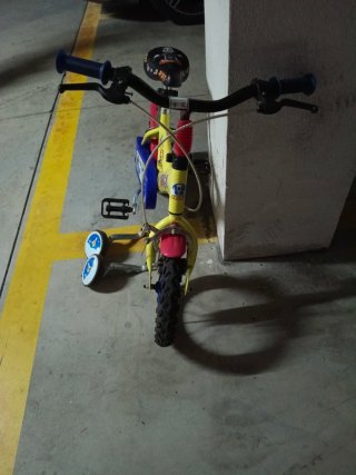 Bicicleta Infantil Amarilla con Ruedines
