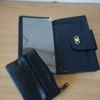 Cartera de piel negra