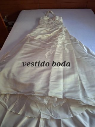 Vestido de Novia color marfil, raso, modelo 3011.