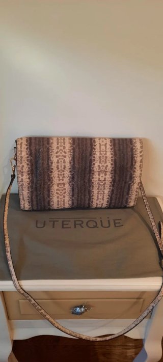 Bolso Uterqüe de piel pvp 155
