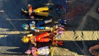 Lote de Figuras y Cartas Dragon Ball