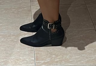Botines Negros con Tachuelas