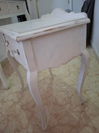 Mesita de Noche Blancaestilo Vintageenpersonaefec