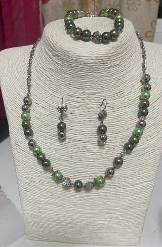Conjunto de Joyería: Pulsera, Gargantilla y Pendie