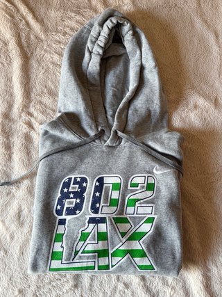 Felpa Nike Hoodie grigia con cappuccio e stampa