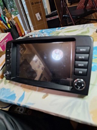 Pantalla Mercedes Benz con Marco y Cámara