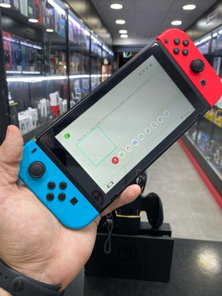 Nintendo Switch 32GB Azul/Rojo + Accesorios