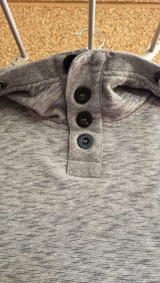 Sudadera con capucha gris