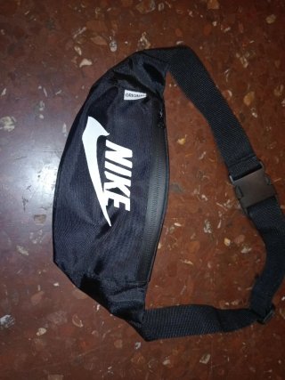 Riñonera Nike Negra