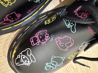 Dr. Martens Sanrio Mocasines Negros Multicolor