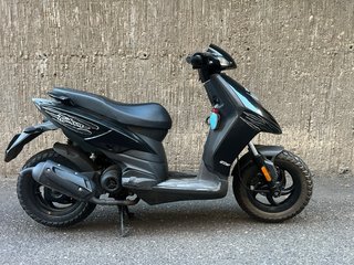 Piaggio Typhoon 50 Scooter Negra