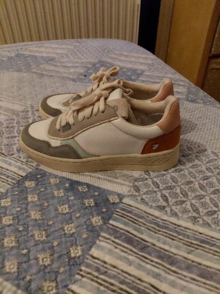 Zapatillas Gioseppo grises y blancas