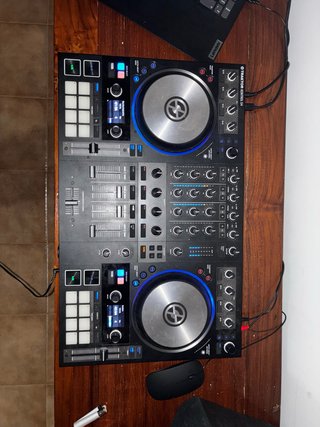 Controlador DJ Traktor Kontrol S4 MK3