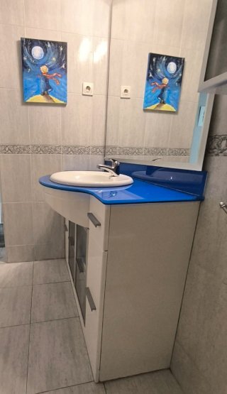 Mueble de Baño con Encimera de Cristal y Espejo